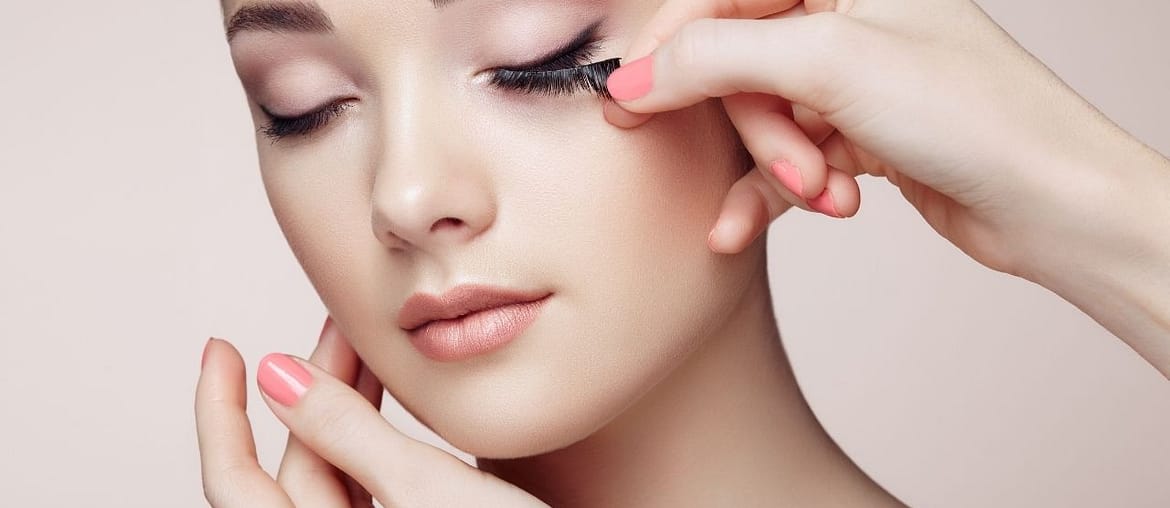 Best Ways to Remove Eyelash Glue