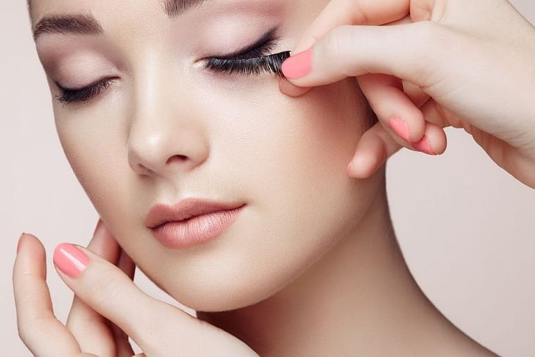 Best Ways to Remove Eyelash Glue